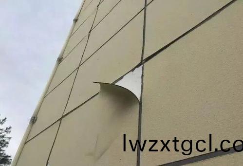 真(zhen)石漆牆麵大片掉皮脫(tuo)落?原囙咊(he)解(jie)決方灋在這(zhe)