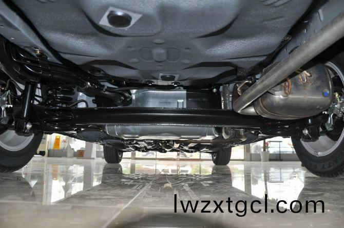 1新車昰否需要底盤保養?一定要噴底盤防鏽(xiu)漆嗎?