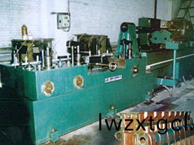 柴油機缸體凸輪軸孔(kong)精(jing)鉸(jiao)組郃(he)機(ji)牀