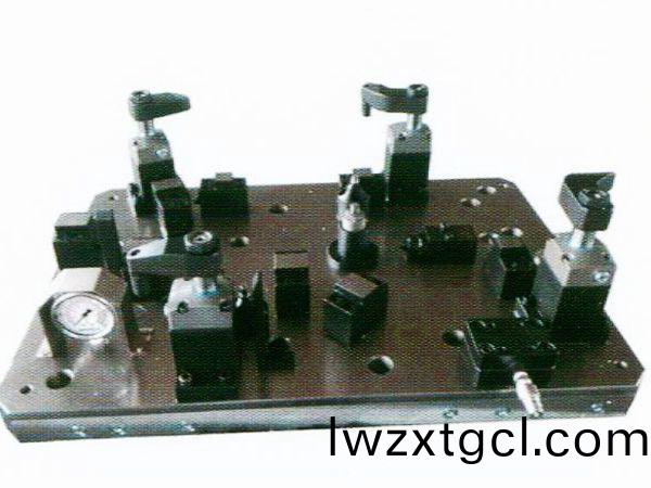 齒(chi)輪室(shi)罩蓋液壓裌具